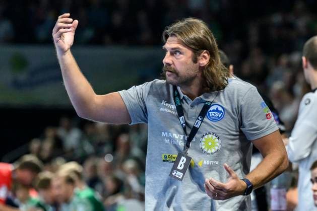 in the picture from l Sebastian Hinze ThSV E , GER, Berlin, Handball, Fuechse Berlin vs ThSV Eisenach, DAIKIN Handball Bundesliga, in the Max Schmeling Halle, 21 09 2025, Copyright: HMBxMedia UwexKoch