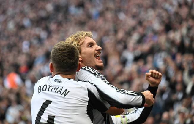Nick Woltemade of Newcastle United celebrates scoring their first goal Newcastle United v Arsenal, Premier League, Football, St James Park, Newcastle, UK - 28 Sep 2025Newcastle St James Park United Kingdom EDITORIAL USE ONLY No use with unauthorised audio, video, data, fixture lists, club league logos or live services. Online in-match use limited to 120 images, no video emulation. No use in betting, games or single club league player publications.  Copyright: xRichardxLee Shutterstockx 15503935as