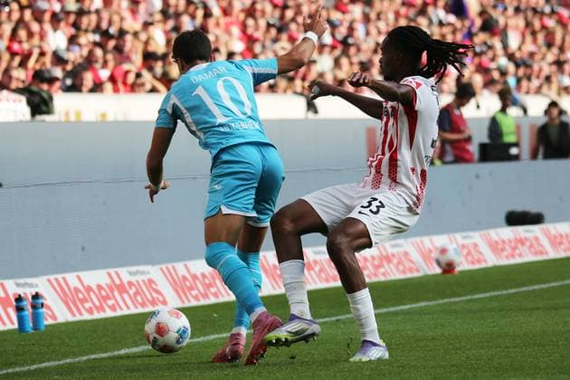 28 09 2025, xmohx, Soccer 1 Bundesliga, SC Freiburg TSG Hoffenheim v l Muhammed Damar 1899 Hoffenheim Jordy Makengo SC Freiburg Zweikampf, Aktion, action, battle for the ball DFL DFB REGULATIONS PROHIBIT ANY USE OF PHOTOGRAPHS as IMAGE SEQUENCES and or QUASI VIDEO Freiburg