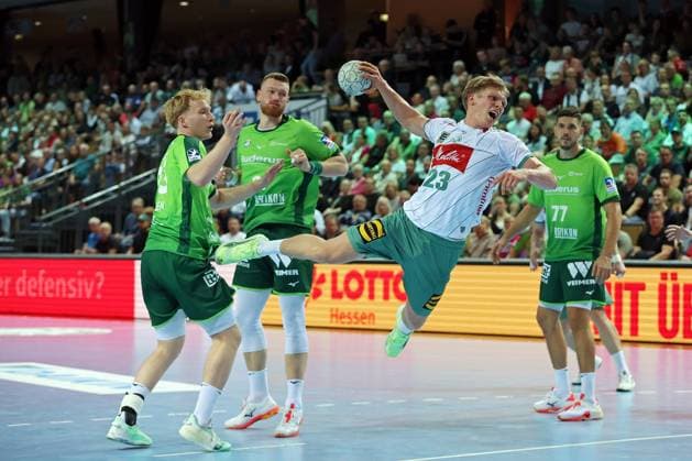 28 09 2025, xovx, Handball Daikin Handball Bundesliga, HSG Wetzlar GWD Minden v l Georg Löwen HSG Wetzlar , Nikola Grahovac HSG Wetzlar , Niclas Benedict Heitkamp GWD Minden , Stefan Cavor HSG Wetzlar Wetzlar Buderus Arena Hessen Germany EN