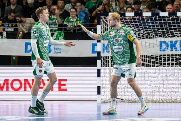 in the picture from left Lasse Andersson Fuechse Berlin , Matthes Langhoff Fuechse Berlin , goal, hit, jubilation, goal celebration, joy, enthusiasm, celebrates, GER, Berlin, handball, Fuechse Berlin vs ThSV Eisenach, DAIKIN Handball Bundesliga, in the Max Schmeling Halle, 21 09 2025, Copyright: HMBxMedia UwexKoch