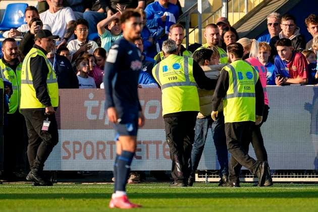 A young streaker is taken away by stewards, Action, Action, Game scene, 28 09 2025, Sinsheim Germany , Soccer, 3 Liga, TSG 1899 Hoffenheim II SSV Ulm 1846, DFB DFL REGULATIONS PROHIBIT ANY USE OF PHOTOGRAPHS AS IMAGE SEQUENCES AND OR QUASI VIDEO xozx