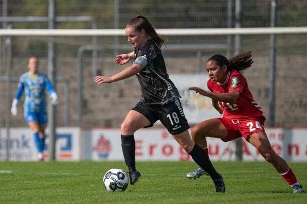Kleve, Germany, September 28, 2025: Moisa Verkuijl (18 VfR Warbeyen) controls the ball (action) during the DFB-Pokal der Frauen game between VfR Warbeyen and 1. FC Köln at the Bresserberg in Kleve, Germany (Martin Pitsch SPP) Copyright: xMartinxPitsch SPPx spp-en-MaPi-20250928_NIKON Z 6_warbeyenkoeln_DSC8036
