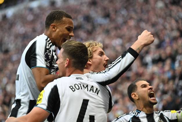 Nick Woltemade of Newcastle United celebrates scoring their first goal Newcastle United v Arsenal, Premier League, Football, St James Park, Newcastle, UK - 28 Sep 2025Newcastle St James Park United Kingdom EDITORIAL USE ONLY No use with unauthorised audio, video, data, fixture lists, club league logos or live services. Online in-match use limited to 120 images, no video emulation. No use in betting, games or single club league player publications.  Copyright: xRichardxLee Shutterstockx 15503935bd