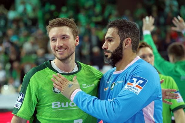 28 09 2025, xovx, Handball Daikin Handball Bundesliga, HSG Wetzlar GWD Minden v l Dominik Mappes HSG Wetzlar and Karim Hendawy HSG Wetzlar celebrate the 39 28 victory against GWD Minden Wetzlar Buderus Arena Hessen Germany EN