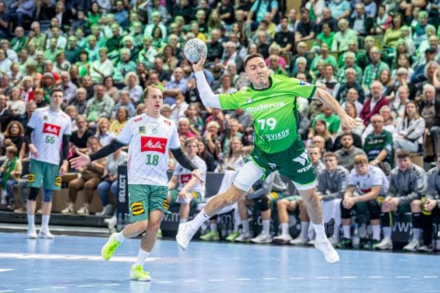 Handball Bundesliga HSG Wetzlar GWD Minden, 28 09 25 Ahmed Nafea HSG Wetzlar, 79 , Rene Gruszka GWD Minden, 18 Handball Bundesliga HSG Wetzlar GWD Minden Wetzlar, 28 09 25 Copyright: xBEAUTIFULxSPORTS Roeczeyx
