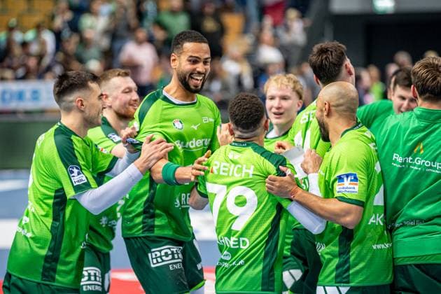 Handball Bundesliga HSG Wetzlar GWD Minden, 28 09 25 Philipp Ahouansou HSG Wetzlar, 19 , Ahmed Nafea HSG Wetzlar, 79 , Filip Vistorop HSG Wetzlar, 4 , Ahmed Nafea HSG Wetzlar, 79 Handball Bundesliga HSG Wetzlar GWD Minden Wetzlar, 28 09 25 Copyright: xBEAUTIFULxSPORTS Roeczeyx