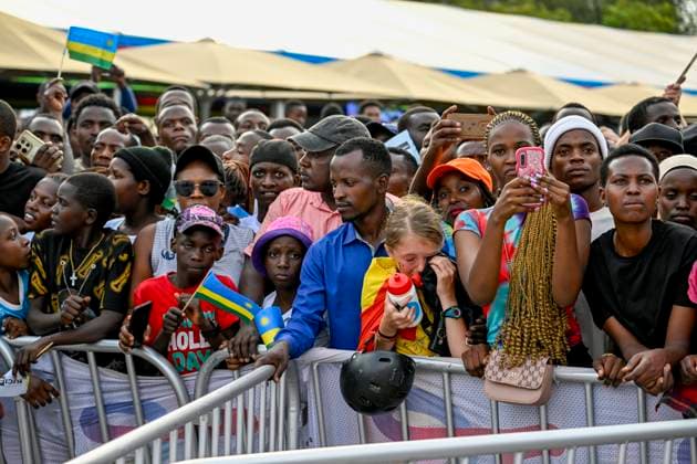 UCI 2025 Road World Championship, WM, Weltmeisterschaft Kigali 28 09 2025 KIGALI, RWANDA - SEPTEMBER 28 : a fan of Belgium is crying during the Men Elite cycling road race of the UCI Road World Championships 2025 92nd edition an UCI World Championships cycling race of 267.5 km with start in Kigali and finish in Kigali on September 28, 2025 in Kigali, Rwanda, 28 09 2025 Kigali Rwanda  Copyright: xJanxDexMeuleneirx