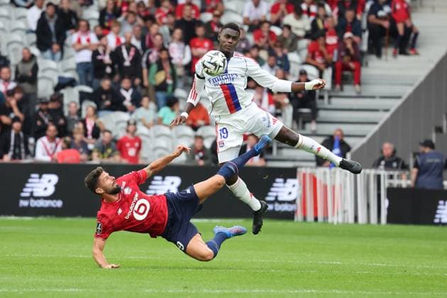 FOOTBALL : LOSC Lille vs Olympique Lyonnais - Ligue 1 J6 - 28 09 2025 Olivier GIROUD (LOSC Lille) et Moussa NIAKHATE (Olympique Lyonnais) lors du match LOSC Lille vs Olympique Lyonnais, Ligue 1 J6, Decathlon Arena stade Pierre Mauroy, le 28 septembre 2025 - photo Laurent Sanson PsnewZ  Copyright: xLaurentxSANSONx xPsnewZx
