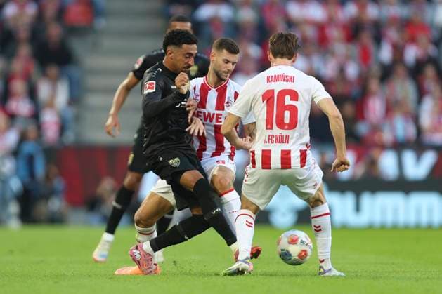 Tiago Tomas (VfB Stuttgart), Tom Krauß (1. FC Koeln) und Jakub Kaminski (1. FC Koeln) im Zweikampf waehrend des spiels der Bundesliga zwischen 1. FC Köln und VfB Stuttgart, RheinEnergieSTADION am 28. September 2025 in Köln, Deutschland. (Foto von Oliver Kaelke DeFodi Images) +++ Tiago Tomas (VfB Stuttgart), Tom Krauß (1. FC Koeln) und Jakub Kaminski (1. FC Koeln) battle for the ball during the Bundesliga match between 1. FC Köln and VfB Stuttgart at RheinEnergieSTADION on September 28, 2025 in Köln, Germany. (Photo by Oliver Kaelke DeFodi Images) DFL regulations prohibit any use of photographs as image sequences and or quasi-video. (Photo by Oliver Kaelke DeFodi Images) Tiago Tomas VfB Stuttgart , Tom Krauß 1 FC Koeln and Jakub Kaminski 1 FC Koeln battle for the ball during the Bundesliga match between 1 FC Köln and VfB Stuttgart at RheinEnergieSTADION on September 28, 2025 in Köln, Germany Photo by Oliver Kaelke DeFodi Images Tiago Tomas VfB Stuttgart , Tom Krauß 1 FC Koeln and Jakub Kaminski 1 FC Koeln battle for the ball during the Bundesliga match between 1 FC Köln and VfB Stuttgart at RheinEnergieSTADION on September 28, 2025 in Köln, Germany Photo by Oliver Kaelke DeFodi Images DFL regulations prohibit any use of photographs as image sequences and or quasi video Photo by Oliver Kaelke DeFodi Images