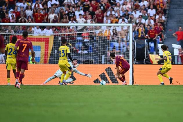 Matias Soule of A.S. Roma scores the goal for 0-0 during the 5th day of the Serie A Championship between A.S. Roma and Hella Verona F.C. at the Olympic Stadium on September 28, 2025 in Rome, Italy.  Copyright: xDomenicoxCippitelli IPAxSportx xipa-agency.netx xx IPA_65874895 IPA_Agency_IPA65874895