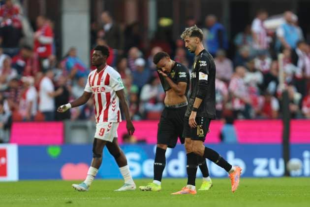 Atakan Karazor (VfB Stuttgart) ist enttaeuscht waehrend des spiels der Bundesliga zwischen 1. FC Köln und VfB Stuttgart, RheinEnergieSTADION am 28. September 2025 in Köln, Deutschland. (Foto von Oliver Kaelke DeFodi Images) +++ Atakan Karazor (VfB Stuttgart) looks dejected during the Bundesliga match between 1. FC Köln and VfB Stuttgart at RheinEnergieSTADION on September 28, 2025 in Köln, Germany. (Photo by Oliver Kaelke DeFodi Images) DFL regulations prohibit any use of photographs as image sequences and or quasi-video. (Photo by Oliver Kaelke DeFodi Images) Atakan Karazor VfB Stuttgart is disappointed during the Bundesliga match between 1 FC Köln and VfB Stuttgart, RheinEnergieSTADION on September 28, 2025 in Cologne, Germany Photo by Oliver Kaelke DeFodi Images Atakan Karazor VfB Stuttgart looks dejected during the Bundesliga match between 1 FC Köln and VfB Stuttgart at RheinEnergieSTADION on September 28, 2025 in Köln, Germany Photo by Oliver Kaelke DeFodi Images DFL regulations prohibit any use of photographs as image sequences and or quasi video Photo by Oliver Kaelke DeFodi Images