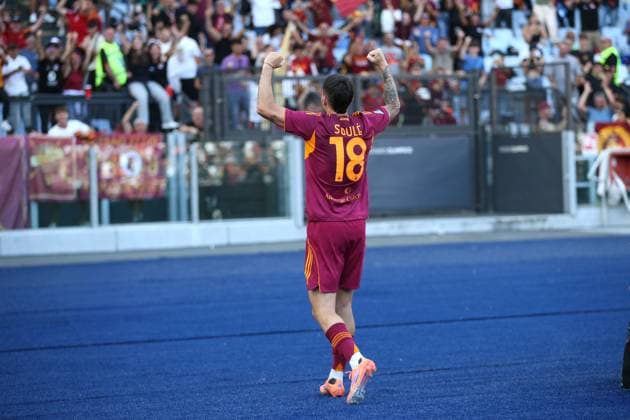28.09.2025 Roma vs Verona (Serie A) Calcio; 5Â° Giornata& xD;Nella foto: Matias Soule esulta sotto la curva nord& xD;(Foto Gino Mancini)  Copyright: xGinoxMancini IPAxSportx xipa-agency.netx xx IPA_65878711 IPA_Agency_IPA65878711