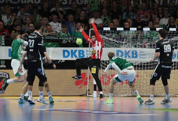 GER HBL Season 2025 2026 FÜCHSE Berlin vs ThSV Eisenach, 28 09 25, Max Schmeling Halle, Berlin, Lasse Bredekjaer ANDERSSON Füchse Berlin 11 fails to Matija SPIKIC ThSV Eisenach 1