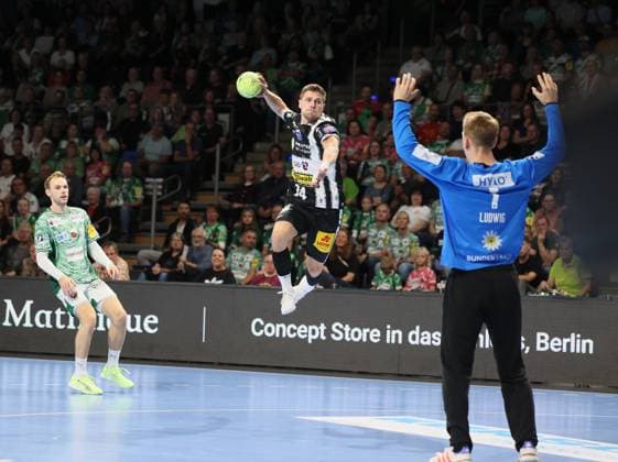 GER HBL Season 2025 2026 FÜCHSE Berlin vs ThSV Eisenach, 28 09 25, Max Schmeling Halle, Berlin, Mathias GIDSEL Füchse Berlin 19 , Vincent BÜCHNER ThSV Eisenach 74 , Lasse LUDWIG Füchse Berlin 1