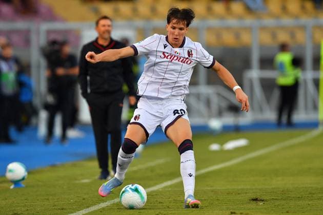 Bologna s attacking midfielder Giovanni Fabbian (80 Bologna FC 1909) in action during the Serie A Enilive soccer matchday 5 between US Lecce and Bologna FC 1909 at the Via del Mare Stadium in Lecce, Italy, Sunday, September 28, 2025. (Credit Image: Giovanni Evangelista LaPresse)  Copyright: xGiovannixEvangelista LaPressex