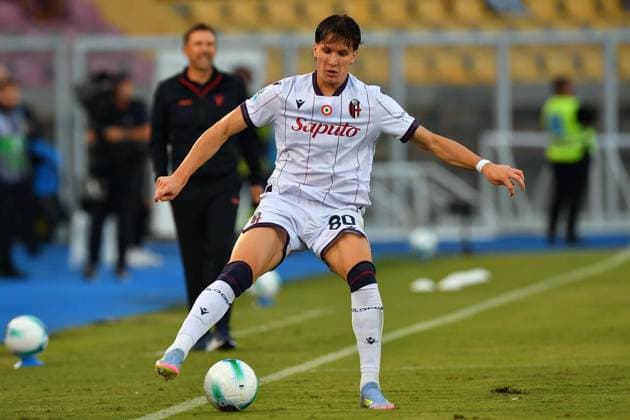 Bologna s attacking midfielder Giovanni Fabbian (80 Bologna FC 1909) in action during the Serie A Enilive soccer matchday 5 between US Lecce and Bologna FC 1909 at the Via del Mare Stadium in Lecce, Italy, Sunday, September 28, 2025. (Credit Image: Giovanni Evangelista LaPresse)  Copyright: xGiovannixEvangelista LaPressex