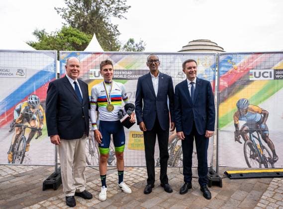 2025 UCI Road World Championships Picture by Plaisir Muzogeye Presidents Office Rwanda - 28 09 2025 - Cycling - 2025 UCI Road World Championships - Kigali Convention Centre, Kigali, Rwanda - Men Elite Road Race - (L to R) Prince of Monaco Albert II, Tadej Pogacar (Slovenia) World Champion, President of Rwanda Paul Kagame, UCI President David Lappartient Copyright: x xSWpix.comx(t axPhotographyxHubxLtd)xPlaisirxMuzogeye PresidentsxOffix SWP-3030-9005