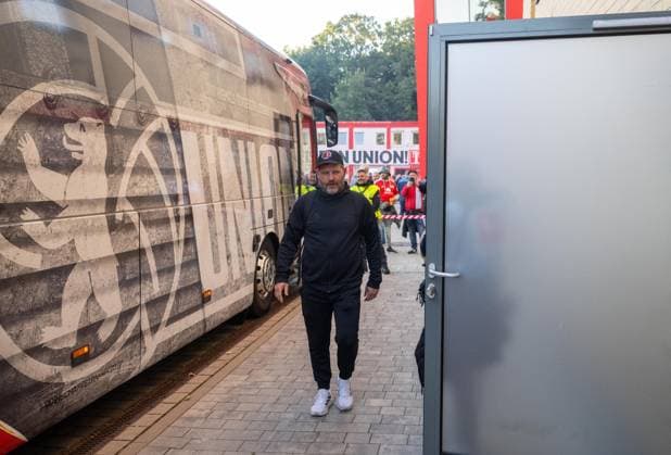Soccer, Men, Season 2025 2026, 1 Bundesliga 5 Matchday , 1 FC Union Berlin Hamburger SV, Coach Steffen Baumgart 1 FC Union Berlin at the bus arrival, 28 09 2025, Copyright: xMatthiasxKochx