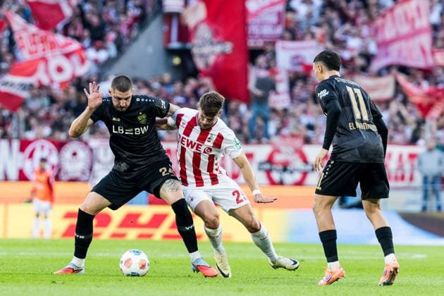 1 Soccer Bundesliga 1 FC Köln VfB Stuttgart 28 09 2025 duel Jeff Chabot VfB Stuttgart, 24 , Jan Thielmann 1 FC Köln, 29 1 Soccer Bundesliga, 1 FC Köln VfB Stuttgart, Cologne, Rheinenergiestadion on 28 09 2025 DFL REGULATIONS PROHIBIT ANY USE OF PHOTOGRAPHS AS IMAGE SEQUENCES AND OR QUASI VIDEO Copyright: xBEAUTIFULxSPORTS Wunderlx