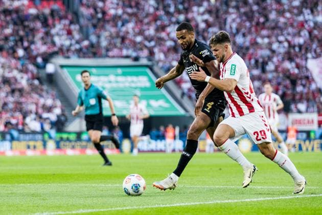 1 Soccer Bundesliga 1 FC Köln VfB Stuttgart 28 09 2025 duel Josha Vagnoman VfB Stuttgart, 4 , Jan Thielmann 1 FC Köln, 29 1 Soccer Bundesliga, 1 FC Köln VfB Stuttgart, Cologne, Rheinenergiestadion on 28 09 2025 DFL REGULATIONS PROHIBIT ANY USE OF PHOTOGRAPHS AS IMAGE SEQUENCES AND OR QUASI VIDEO Copyright: xBEAUTIFULxSPORTS Wunderlx