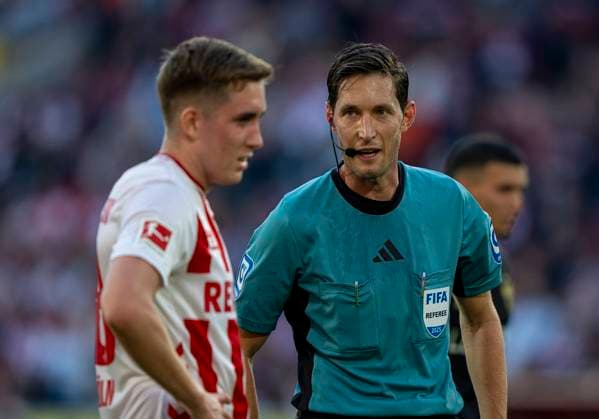Dr Dr Matthias Joellenbeck DFB Referee 28 09 2025, 1 FC Köln VfB Stuttgart Football, 1 Bundesliga, RheinEnergieStadion Köln DFL regulations prohibit any use of photographs as image sequences and or quasi video Copyright: HMBxMedia xMarcoxBader
