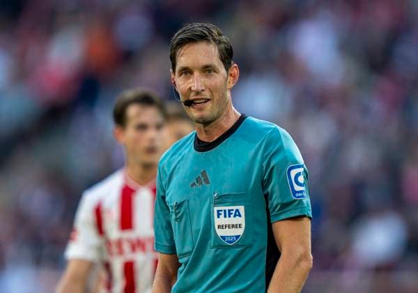 Dr Dr Matthias Joellenbeck DFB Referee 28 09 2025, 1 FC Köln VfB Stuttgart Football, 1 Bundesliga, RheinEnergieStadion Köln DFL regulations prohibit any use of photographs as image sequences and or quasi video Copyright: HMBxMedia xMarcoxBader