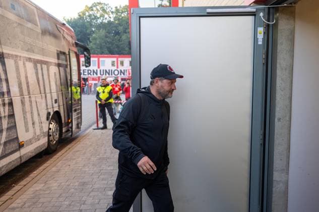 Soccer, Men, Season 2025 2026, 1 Bundesliga 5 Matchday , 1 FC Union Berlin Hamburger SV, Coach Steffen Baumgart 1 FC Union Berlin at the bus arrival, 28 09 2025, Copyright: xMatthiasxKochx