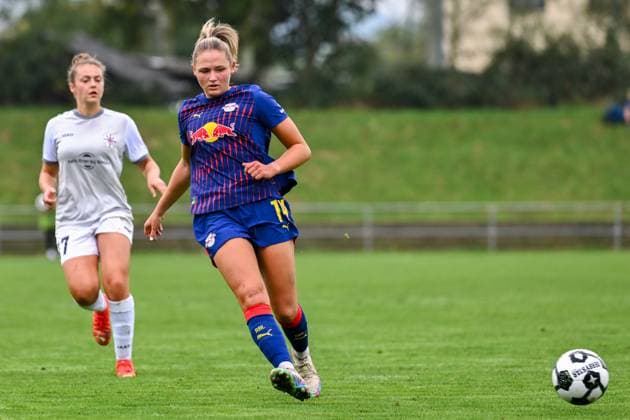 28 09 2025, Football, 1 round DFB Cup Women 2025 2026, SG 99 Andernach RB Leipzig Marleen Schimmer 14 Leipzig plays the ball back