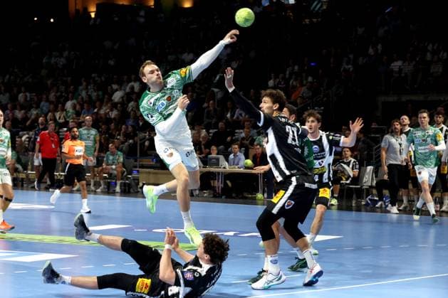 DEU, DHB, 1 HBL, Fuechse Berlin vs ThSV Eisenach, 28 09 2025, Max Schmeling Halle, Berlin, DEU, DHB, 1 HBL, Fuechse Berlin vs ThSV Eisenach, in the picture Mathias Gidsel Fuechse Berlin 19 , Tillmann Leu Eisenach 99 , Philipp Meyer Eisenach 27 nordphotoxGmbHx xEngler nph00076