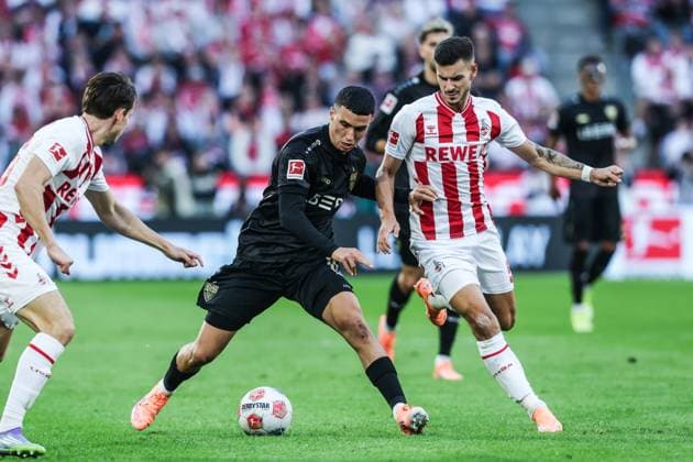 Sport, Football, Bundesliga Season 2025 2026 5 Matchday 1 FC Köln VfB Stuttgart 28 09 2025, RheinEnergieSTADION Bilal El Khannouss VfB Stuttgart, 11 Tom Krauß 1 FC Köln, 5 Zweikampf Köln RheinEnergieSTADION Nordrhein Westfalen Germany