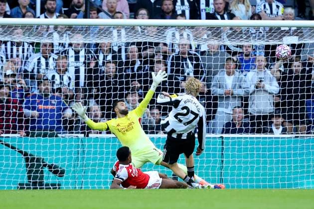 Newcastle United v Arsenal - Premier League Nick Woltemade of Newcastle United shoots over the bar during the Premier League match between Newcastle United and Arsenal at St James Park on September 28, 2025 in Newcastle upon Tyne, England. Newcastle upon Tyne St. James Park England United Kingdom Copyright: xEdxSykes Sportsphoto APLx 14136395