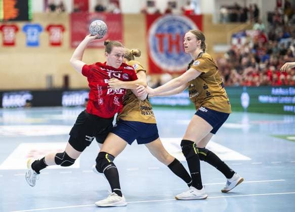 HANDBALL WOMEN DHB POKAL EIGHTEEN FINALS THC BUXTEHUDER SV FOR EDITORIAL PURPOSES ONLY p 28 09 2025 Bad Langensalza Handball Women 1 Bundesliga Women Season 2025 2026 Salzhalle DHB Pokal Round of 16 Thüringer HC Buxtehuder SV in photo Luca Farago 19 Thüringer HC prevails Germany Thuringia Bad Langensalza Copyright SaschaxFromm Copyright: SaschaxFromm doc82l9oslxbf71m76la4v7 ,EDITORIAL USE ONLY Copyright: SaschaxFromm
