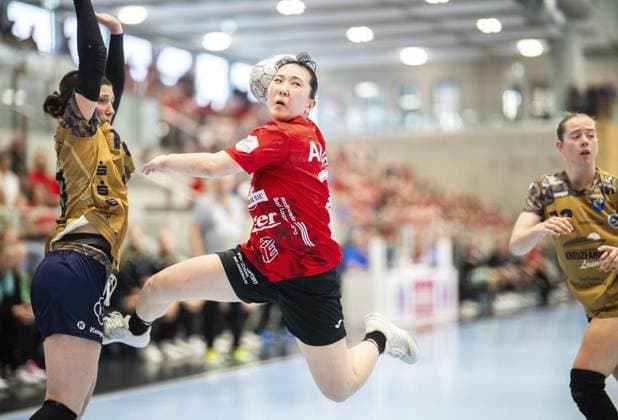 HANDBALL WOMEN DHB POKAL EIGHTEEN FINALS THC BUXTEHUDER SV FOR EDITORIAL PURPOSES ONLY p 28 09 2025 Bad Langensalza Handball Women 1 Bundesliga Women Season 2025 2026 Salzhalle DHB Pokal Round of 16 Thüringer HC Buxtehuder SV in photo Natsuki Aizawa 23 Thüringer HC Germany Thuringia Bad Langensalza Copyright SaschaxFromm Copyright: SaschaxFromm doc82l9pq5ysy03h2bhkjz ,EDITORIAL USE ONLY Copyright: SaschaxFromm
