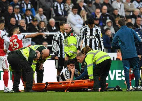 Tino Livramento of Newcastle United goes down with an injury Newcastle United v Arsenal, Premier League, Football, St James Park, Newcastle, UK - 28 Sep 2025Newcastle St James Park United Kingdom EDITORIAL USE ONLY No use with unauthorised audio, video, data, fixture lists, club league logos or live services. Online in-match use limited to 120 images, no video emulation. No use in betting, games or single club league player publications.  Copyright: xRichardxLee Shutterstockx 15503935bk