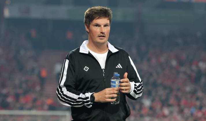 Coach Merlin Polzin Action Upper Body Sport Football Soccer Bundesliga Men DFL 5 Matchday Season 2025 2026 28 09 2025 1 FC Union Berlin FCU vs Hamburger SV HSV DFL regulations prohibit any use of photographs as image sequences and or quasi video