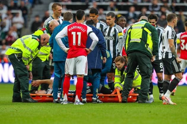 Newcastle United FC v Arsenal FC, Premier League Tino Livramento Of Newcastle United leaves the field on a stretcher after picking up an injury during the Newcastle United FC v Arsenal FC English Premier League match at St.James Park, Newcastle, England, United Kingdom on 28 September 2025 Credit: Lee Keuneke Every Second Media Editorial use only. All images are copyright Every Second Media Limited. No images may be reproduced without prior permission. All rights reserved. Premier League and Football League images are subject to licensing agreements with Football DataCo Limited. see https: www.football-dataco.com Copyright: xIMAGO EveryxSecondxMediax ESM-1601-0070 LeexKeunekex xEveryxSecondxMediax