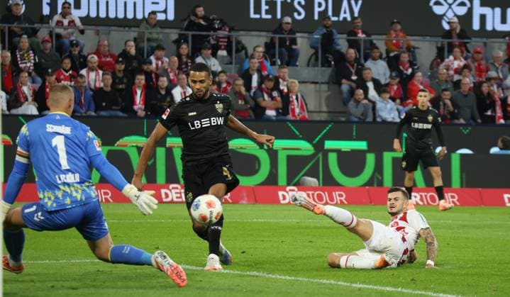 Goal to 1 2 for Stuttgart v l Marvin Schwaebe 1 FC Koeln 01 , Josha Vagnoman VfB Stuttgart 04 , Tom Krauss 1 FC Koeln 05 GER, 1 FC Koeln vs VfB Stuttgart, Football, Bundesliga, Matchday 5, Season 2025 2026, 28 09 2025 DFL DFB REGULATIONS PROHIBIT ANY USE OF PHOTOGRAPHS as IMAGE SEQUENCES and or QUASI VIDEO GER, 1 FC Koeln vs VfB Stuttgart, Football, Bundesliga, Matchday 5, Season 2025 2026, 28 09 2025 Koeln Copyright: xEibner-Pressefotox xThomasxStoeckerx EP_TSR