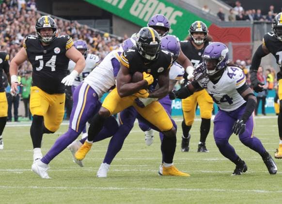 Pittsburgh Steelers wide receiver DK Metcalf rushes against the Minnesota Vikings at Croke Park in Dublin, Ireland on Sunday September 28, 2025. The Steelers won the game 24-21.  LON2025092860 HUGOxPHILPOTT