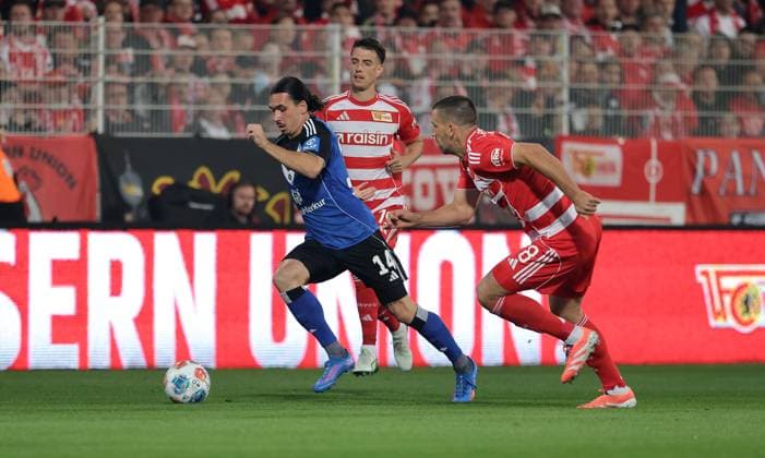 Rayan Philippe on the ball, Janik Haberer, Rani Khedira duel Match scene Action Sport Football Soccer Bundesliga Men DFL 5 Matchday Season 2025 2026 28 09 2025 1 FC Union Berlin FCU vs Hamburger SV HSV DFL regulations prohibit any use of photographs as image sequences and or quasi video