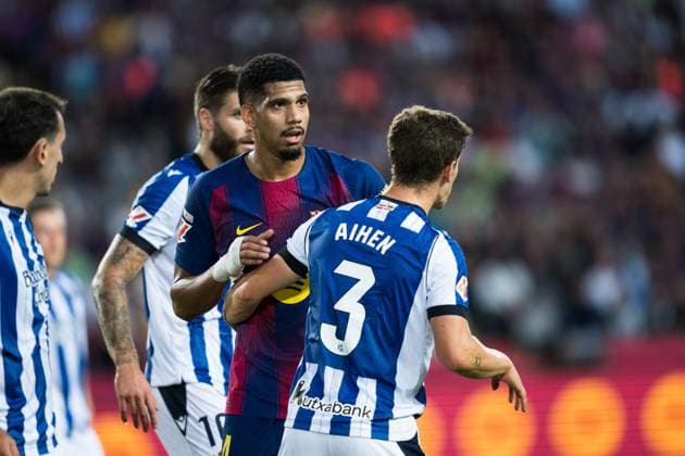 Spanish LaLiga EA Sports FC Barcelona, Barca v Real Sociedad in Barcelona, Spain. FC Barcelona player (4) Ronald Araujo and Aihen Munoz (3) during LaLiga EA Sports match between FC Barcelona and Real Sociedad in Estadi Olimpic Lluis Companys, Barcelona, Spain, on September 28, 2025. Barcelona Estadi Olimpic Lluis Companys Barcelona Spain
