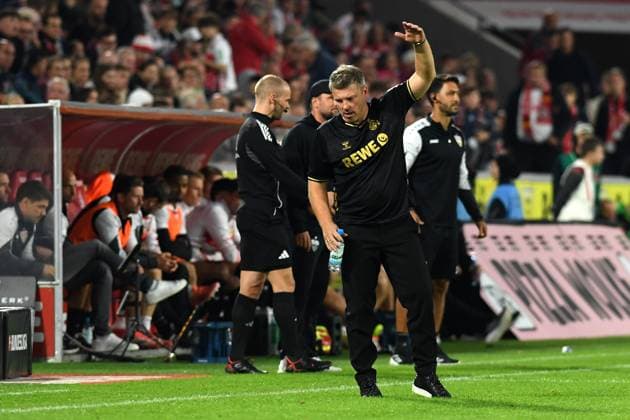 Trainer Lukas Kwasniok (1. FC Koeln) gestikuliert, gestik waehrend des Spiels der Bundesliga zwischen dem 1. FC Köln und VfB Stuttgart, RheinEnergieSTADION am 28. September 2025 in Köln, Deutschland. (Foto von Ralf Treese DeFodi Images) +++ Trainer Lukas Kwasniok (1. FC Koeln) gestures during the Bundesliga match between 1. FC Köln and VfB Stuttgart at RheinEnergieSTADION on September 28, 2025 in Köln, Germany. (Photo by Ralf Treese DeFodi Images) DFL regulations prohibit any use of photographs as image sequences and or quasi-video. (Photo by Ralf Treese DeFodi Images) Coach Lukas Kwasniok 1 FC Koeln gestures, gestures during the Bundesliga match between 1 FC Köln and VfB Stuttgart, RheinEnergieSTADION on September 28, 2025 in Cologne, Germany Photo by Ralf Treese DeFodi Images Trainer Lukas Kwasniok 1 FC Koeln gestures during the Bundesliga match between 1 FC Köln and VfB Stuttgart at RheinEnergieSTADION on September 28, 2025 in Köln, Germany Photo by Ralf Treese DeFodi Images DFL regulations prohibit any use of photographs as image sequences and or quasi video Photo by Ralf Treese DeFodi Images