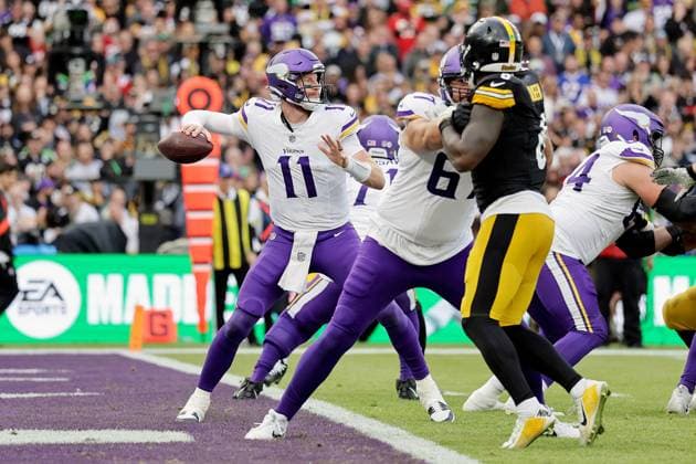 NFL, American Football Herren, USA Week 4, Croke Park, Dublin 28 9 2025 Pittsburgh Steelers vs Minnesota Vikings Minnesota Vikings Carson Wentz Carson Wentz 28 9 2025  Copyright: x INPHO LaszloxGeczox LG_014273