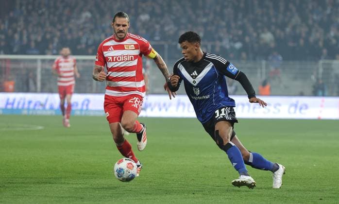 Christopher Trimmel, Ransford Königsdörffer duel Match scene Action Sport Football Soccer Bundesliga Men DFL 5 Matchday Season 2025 2026 28 09 2025 1 FC Union Berlin FCU vs Hamburger SV HSV DFL regulations prohibit any use of photographs as image sequences and or quasi video