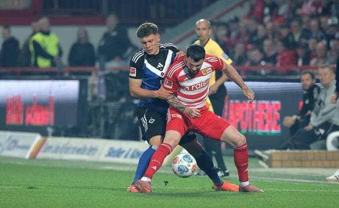 Nicolai Remberg, Oliver Burke Zweikampf Spielzene Action Sport Fußball Fußball Bundesliga Herren DFL 5 Spieltag Saison 2025 2026 28 09 2025 1 FC Union Berlin FCU vs Hamburger SV HSV DFL regulations prohibit any use of photographs as image sequences and or quasi video