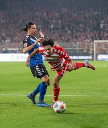 Soccer, Men, Season 2025 2026, 1 Bundesliga 5 Matchday , 1 FC Union Berlin Hamburger SV, v l Rayan Philippe Hamburger SV fouls Diogo Leite 1 FC Union Berlin , penalty, 28 09 2025, Copyright: xMatthiasxKochx