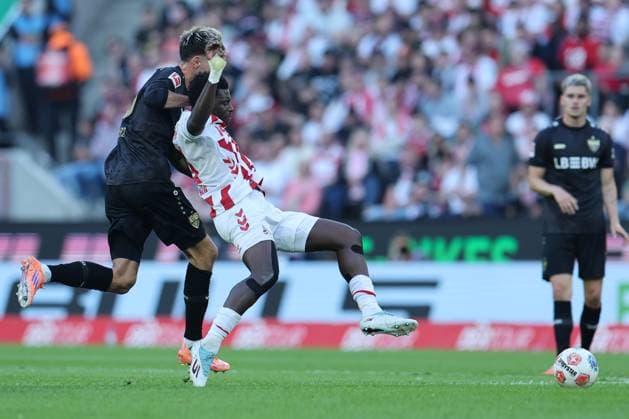 GER, 1 FBL, 1 FC Koeln vs VfB Stuttgart 28 09 2025, Rheinenergie Stadion, Koeln, GER, 1 FBL, 1 FC Koeln vs VfB Stuttgart, in the picture Atakan Karazor VfB Stuttgart 16 , in a duel against Ragnar Ache FC Koeln 9 , nordphotoxGmbHx xMeuter nph00351