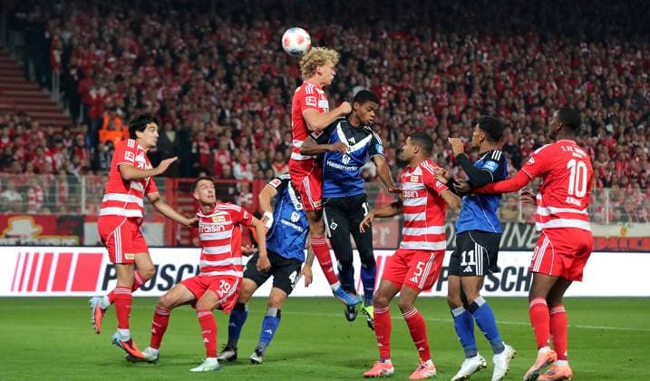 Leopold Querfeld, Ransford Königsdörffer duel match scene Action Sport Football Soccer Bundesliga Men DFL 5 Matchday Season 2025 2026 28 09 2025 1 FC Union Berlin FCU vs Hamburger SV HSV DFL regulations prohibit any use of photographs as image sequences and or quasi video