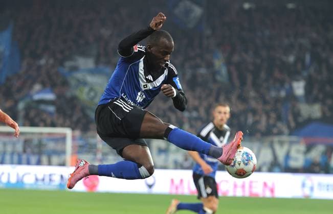 Jean Luc Dompe on the ball Single image Crop action Sport Football Soccer Bundesliga Men DFL 5 Matchday Season 2025 2026 28 09 2025 1 FC Union Berlin FCU vs Hamburger SV HSV DFL regulations prohibit any use of photographs as image sequences and or quasi video