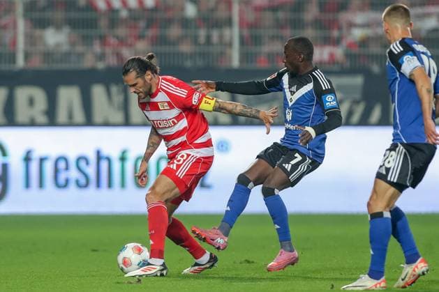 28 09 2025, xtgx, Soccer 1 Bundesliga Union Berlin Hamburger SV v l Jean Luc Dompe HSV, 7 , Christopher Trimmel Union Berlin, 28 Zweikampf, Duell, Kampf, tackle DFL DFB REGULATIONS PROHIBIT ANY USE OF PHOTOGRAPHS as IMAGE SEQUENCES and or QUASI VIDEO Berlin